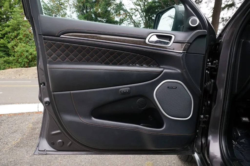 Jeep Grand Cherokee photo 16