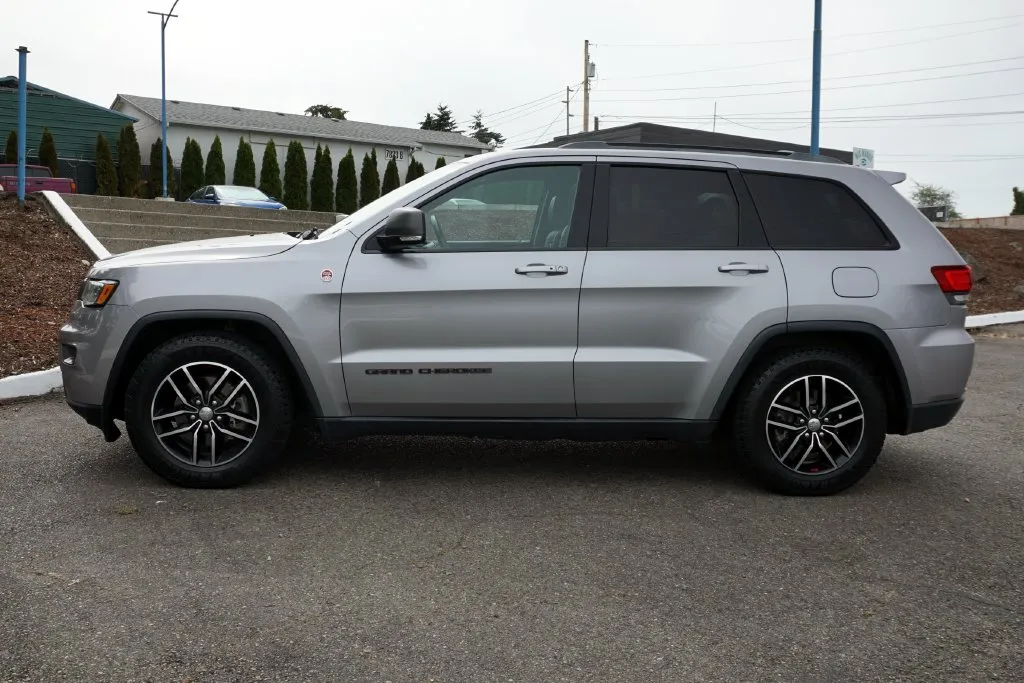 Jeep Grand Cherokee photo 8