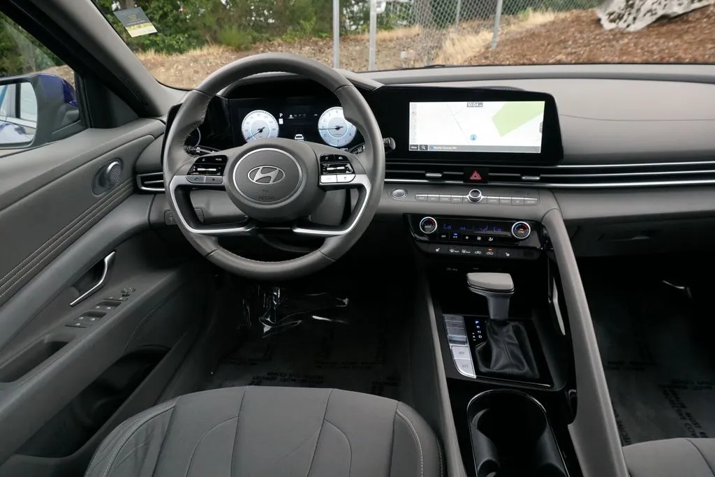 Hyundai Elantra photo 16