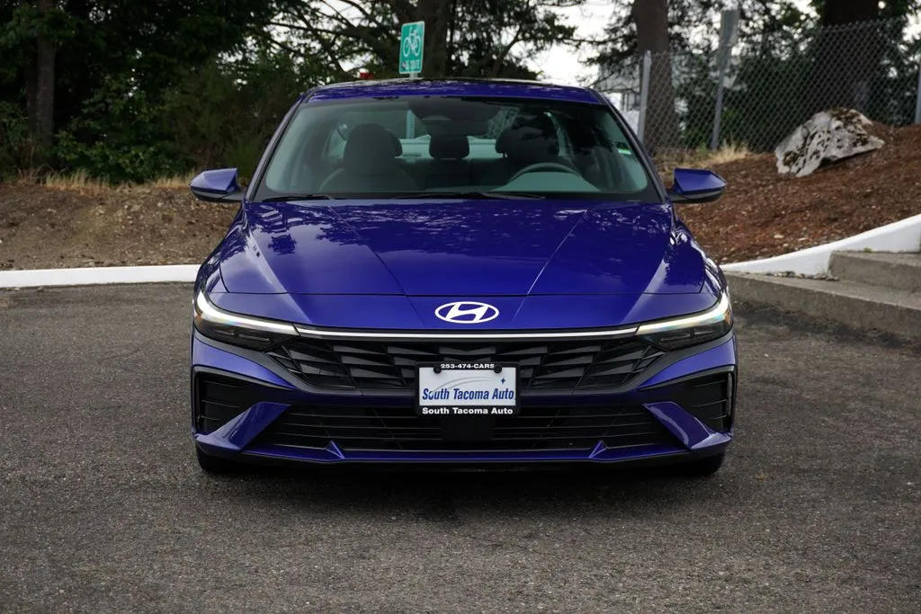 Hyundai Elantra photo 2