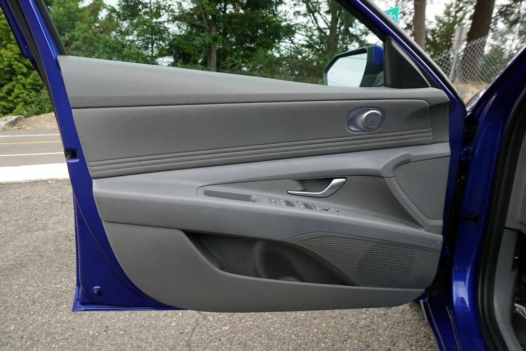 Hyundai Elantra photo 13