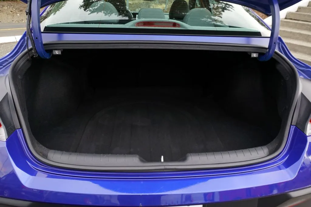 Hyundai Elantra photo 11
