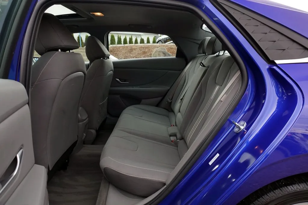 Hyundai Elantra photo 19