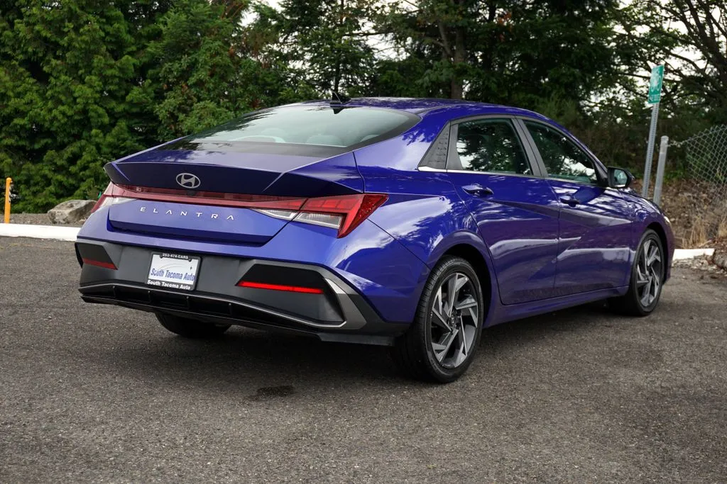 Hyundai Elantra photo 5