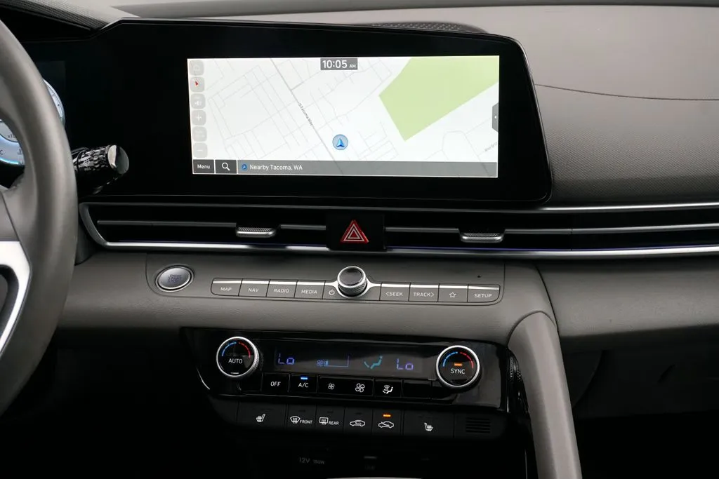 Hyundai Elantra photo 24