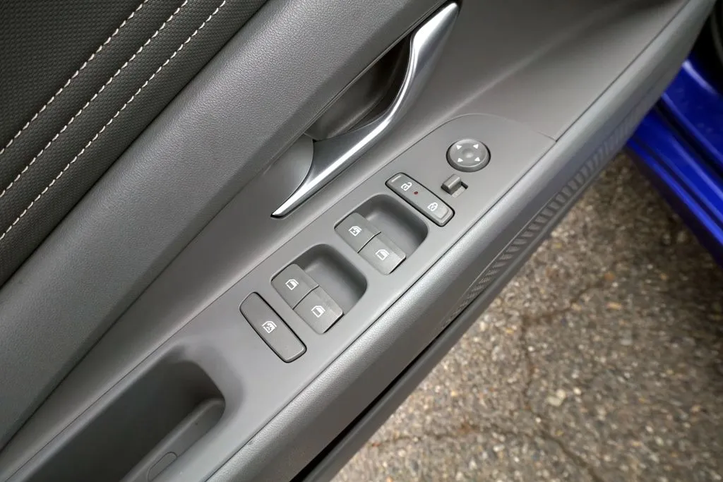Hyundai Elantra photo 14
