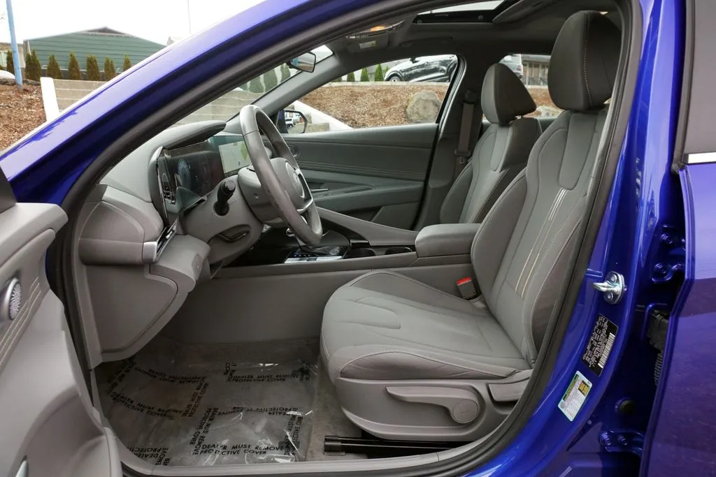 Hyundai Elantra photo 18