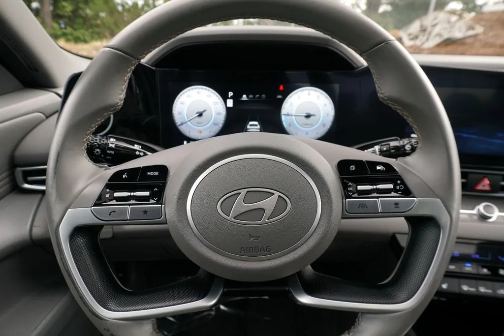 Hyundai Elantra photo 20