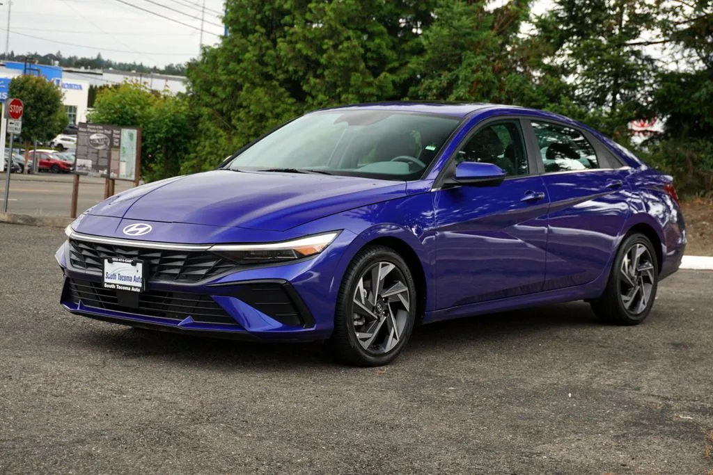 Hyundai Elantra photo 7