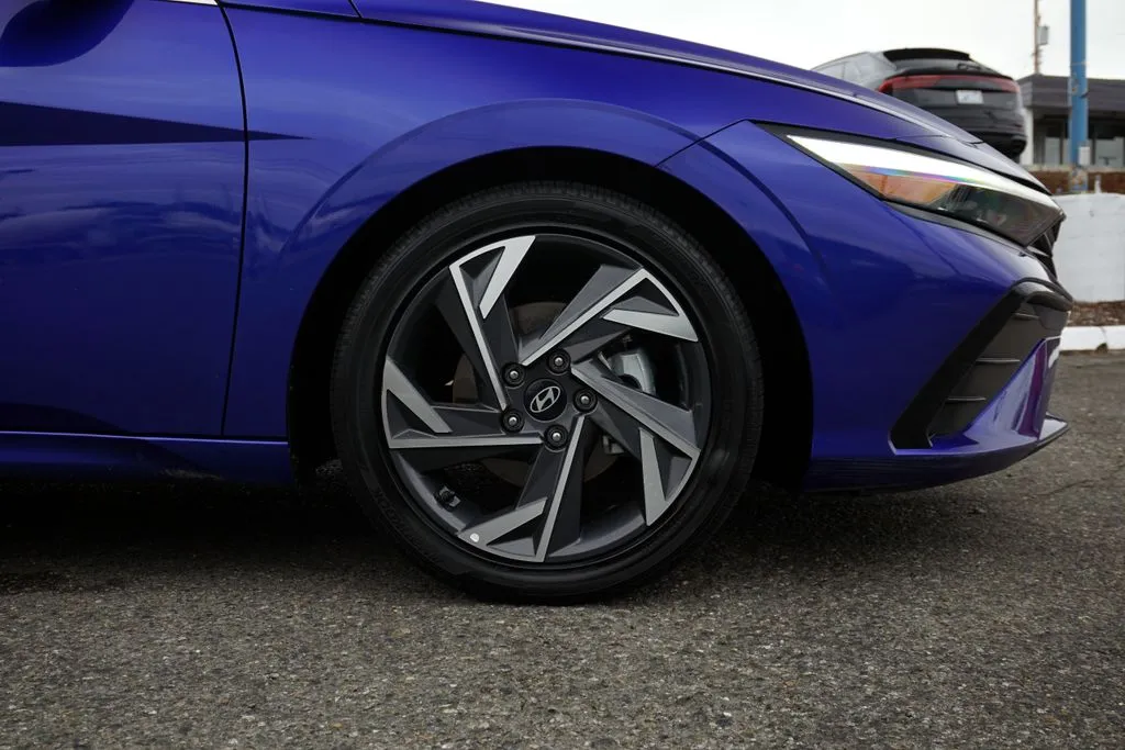 Hyundai Elantra photo 9