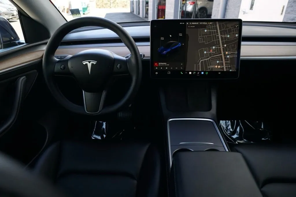 Tesla Model Y photo 19