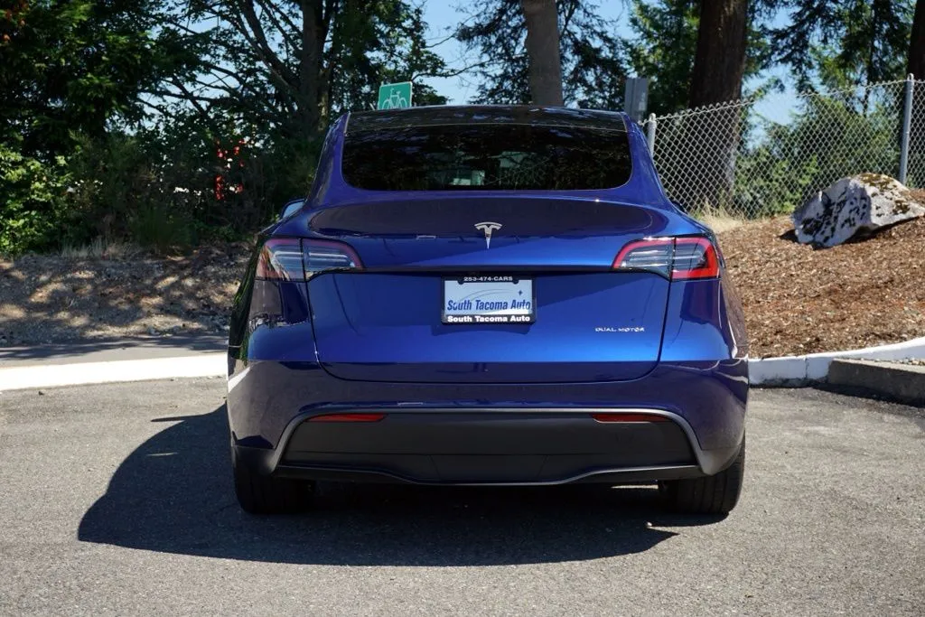 Tesla Model Y photo 4