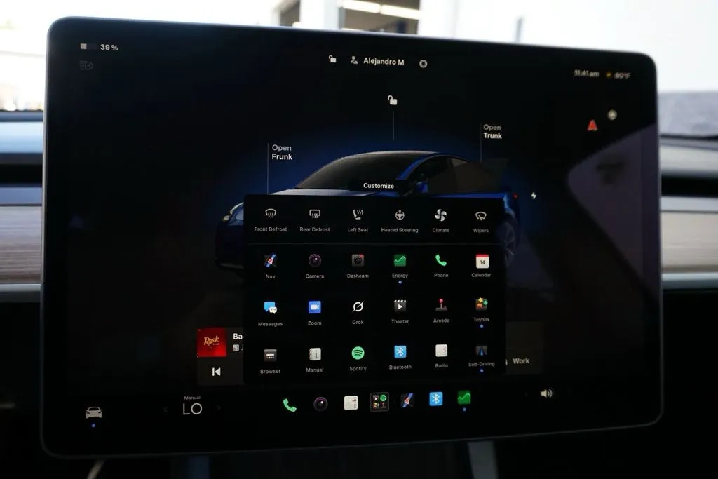 Tesla Model Y photo 24