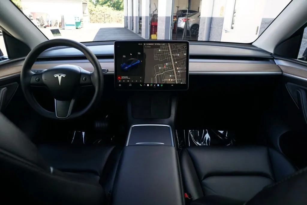 Tesla Model Y photo 20