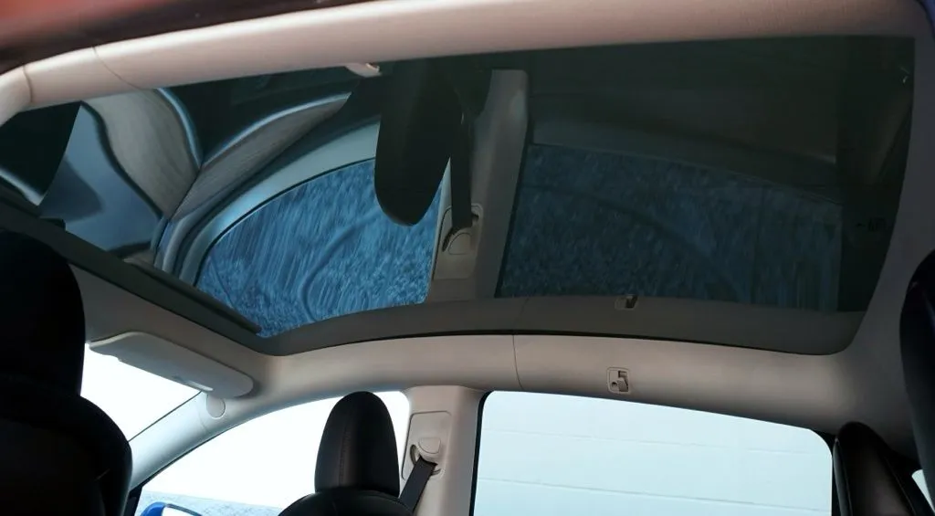 Tesla Model Y photo 17