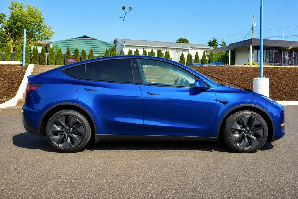 Tesla Model Y photo 6