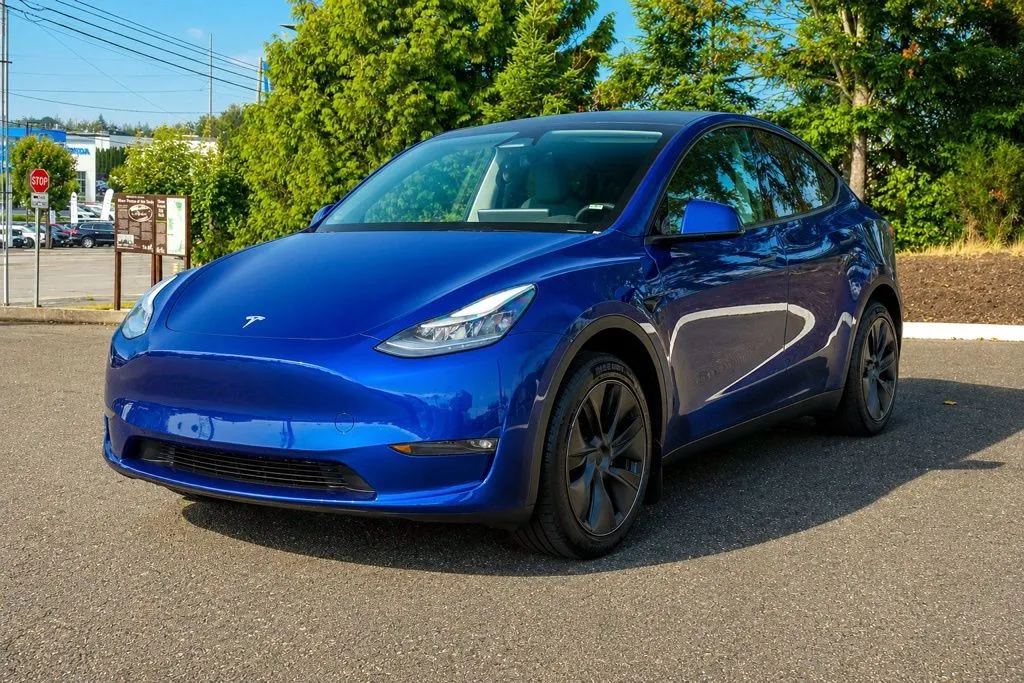 Tesla Model Y photo 7