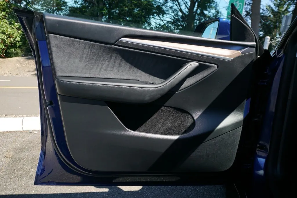 Tesla Model Y photo 13