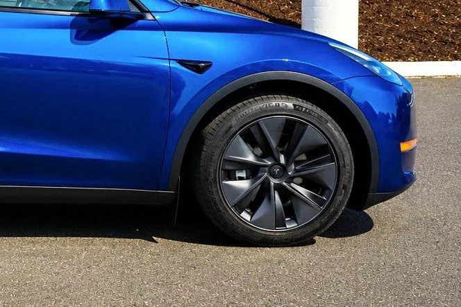 Tesla Model Y photo 9