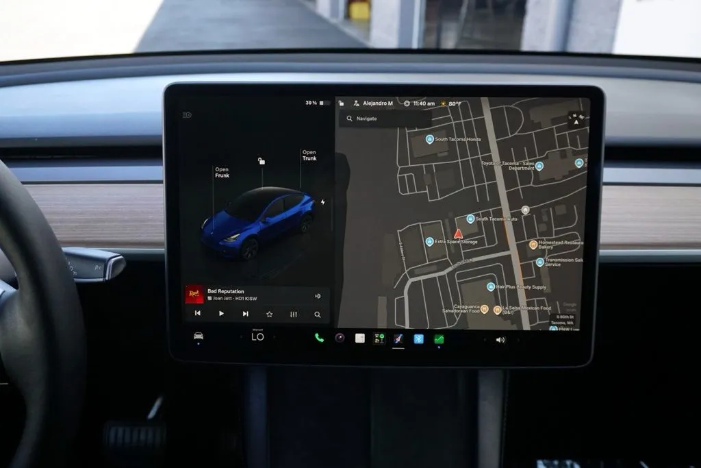 Tesla Model Y photo 26
