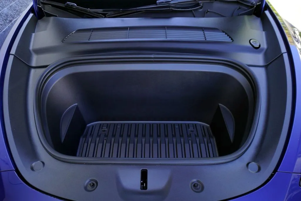 Tesla Model Y photo 11
