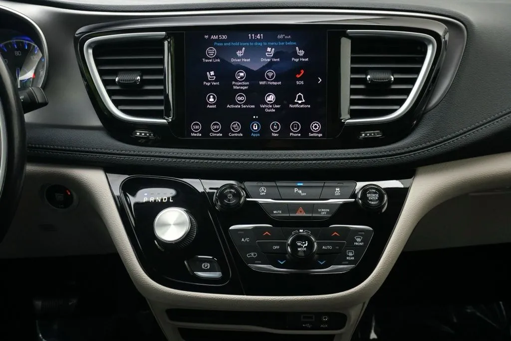 Chrysler Pacifica photo 24
