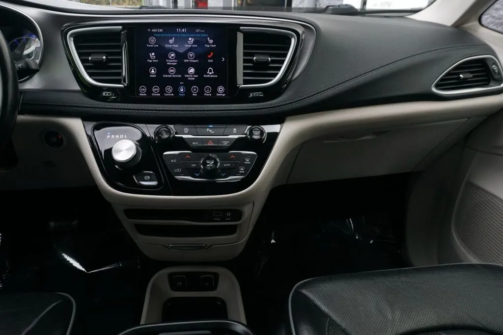 Chrysler Pacifica photo 27
