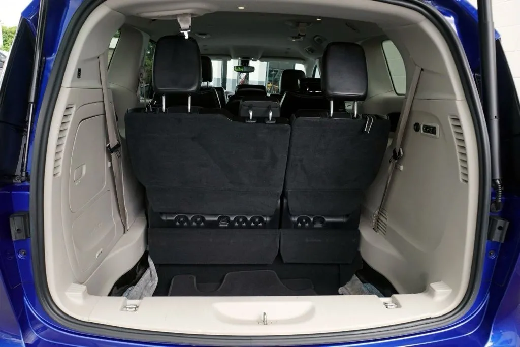 Chrysler Pacifica photo 21