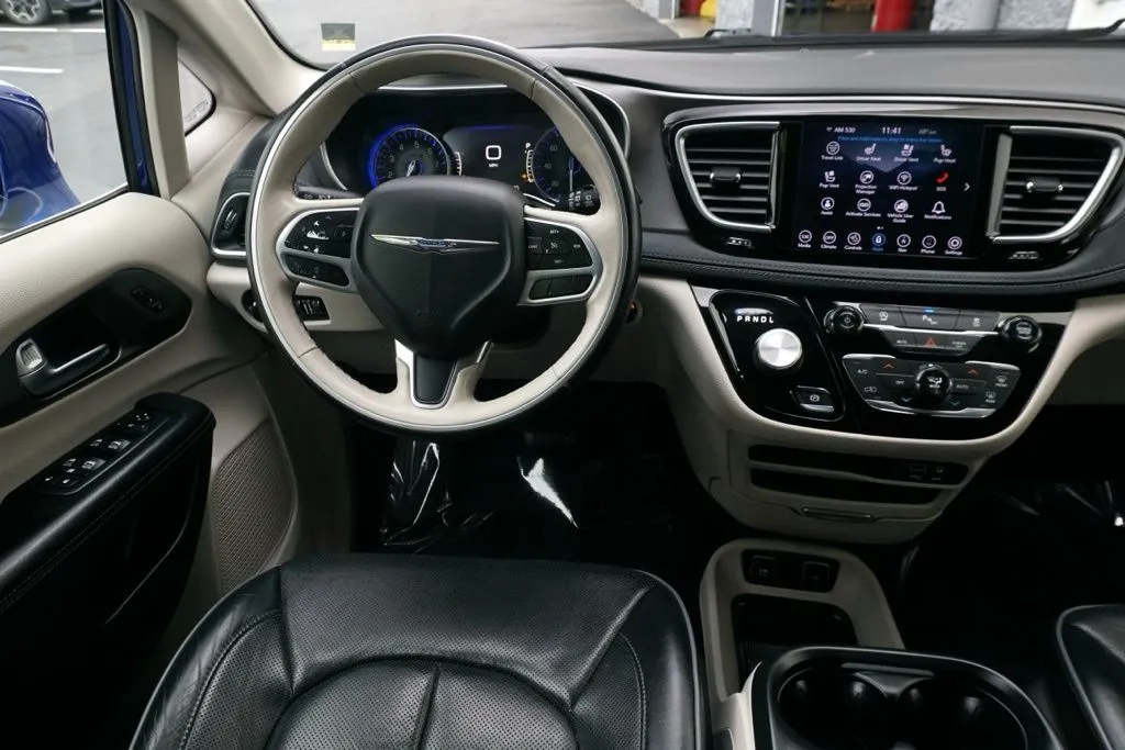 Chrysler Pacifica photo 15