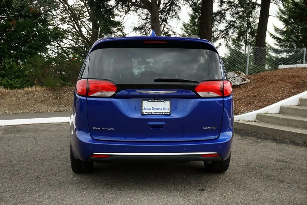Chrysler Pacifica photo 4