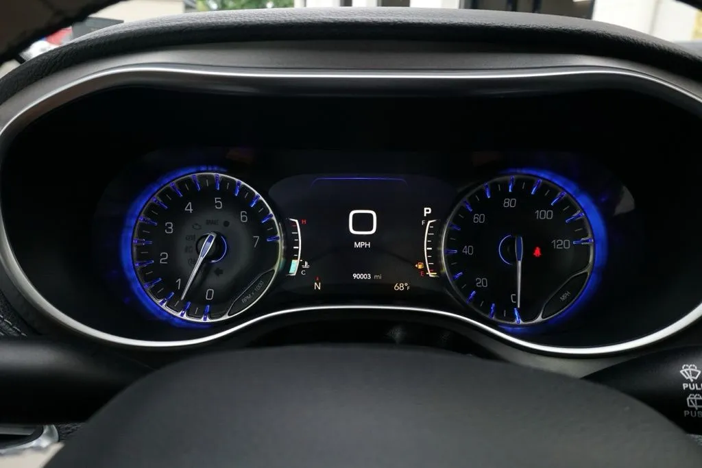 Chrysler Pacifica photo 28