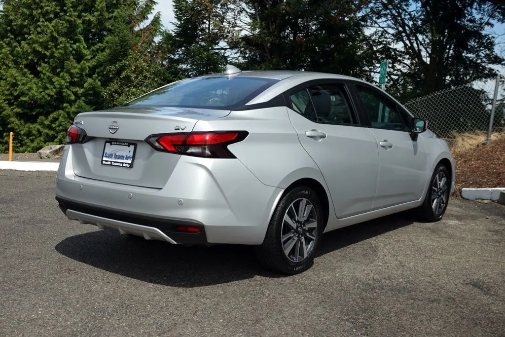 Nissan Versa photo 6