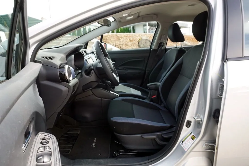 Nissan Versa photo 15