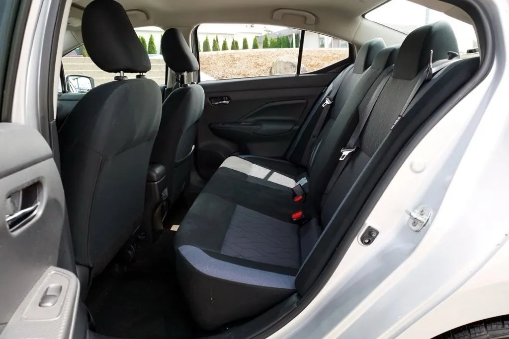 Nissan Versa photo 16