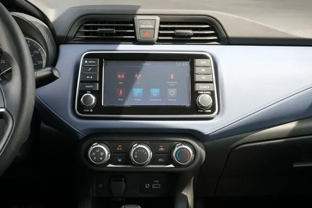 Nissan Versa photo 21