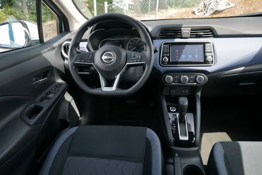 Nissan Versa photo 13