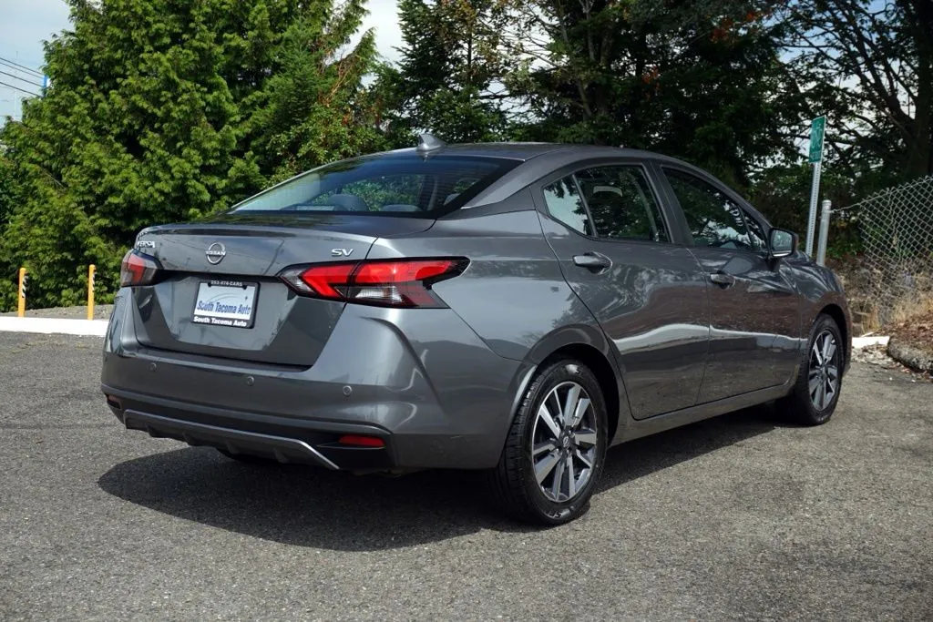 Nissan Versa photo 6
