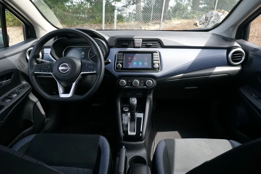 Nissan Versa photo 14