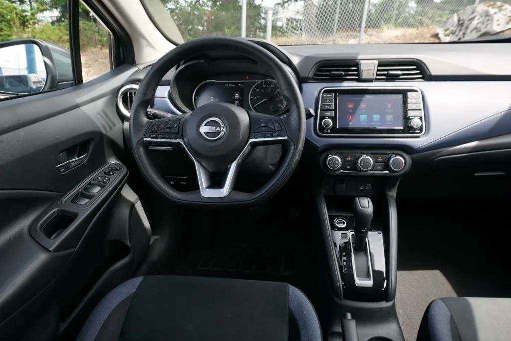 Nissan Versa photo 13