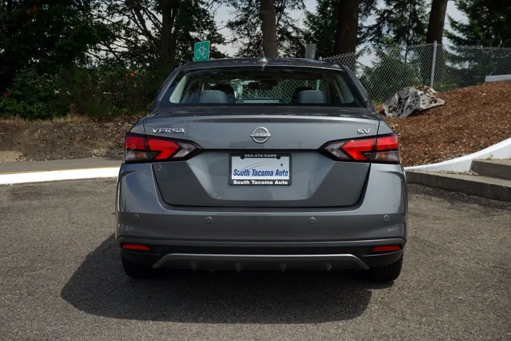Nissan Versa photo 4