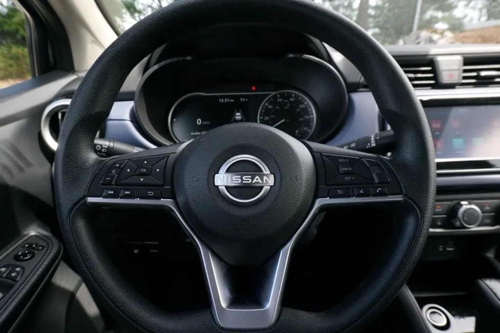 Nissan Versa photo 19