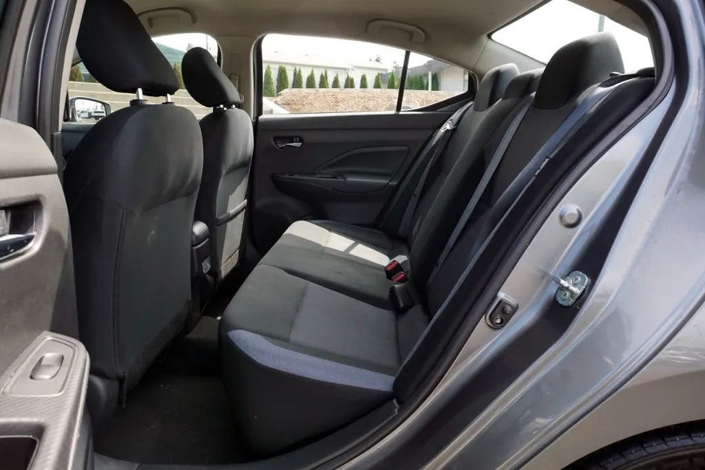 Nissan Versa photo 17