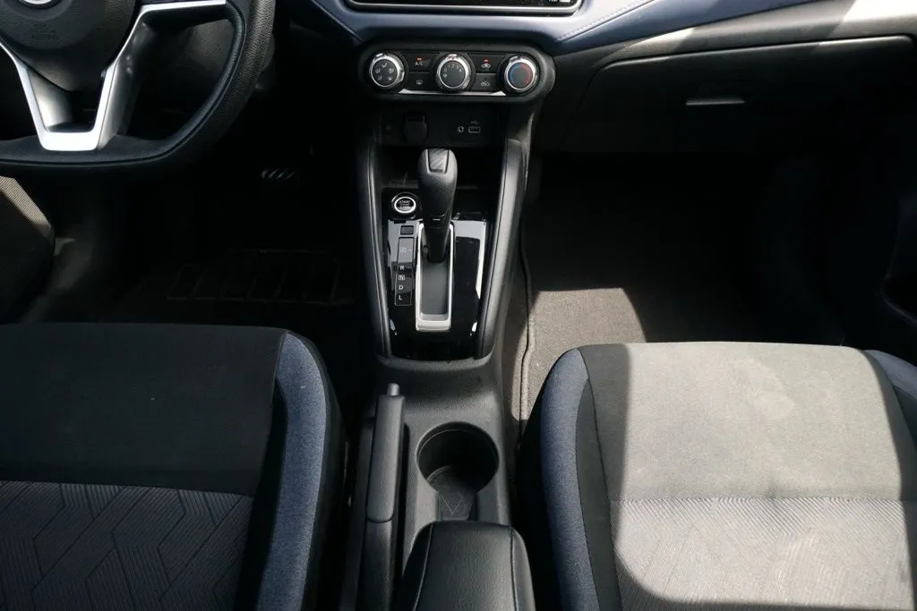 Nissan Versa photo 15