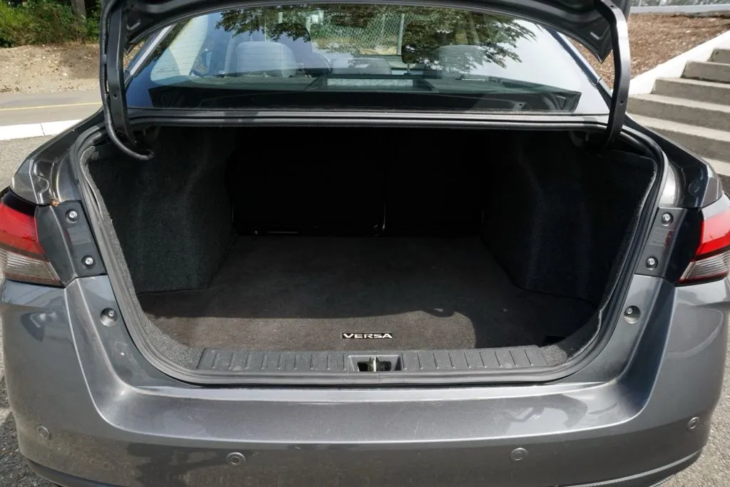 Nissan Versa photo 18