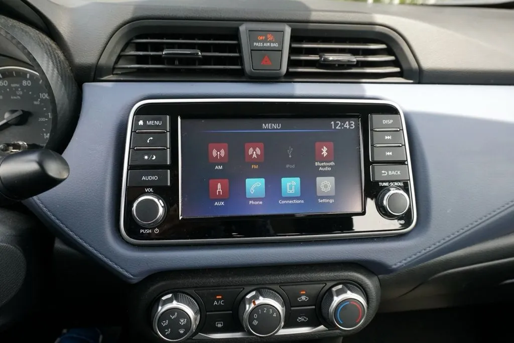 Nissan Versa photo 22