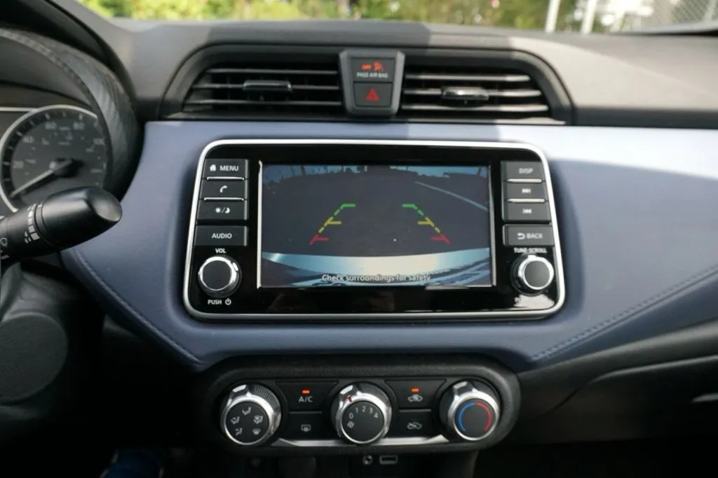 Nissan Versa photo 23