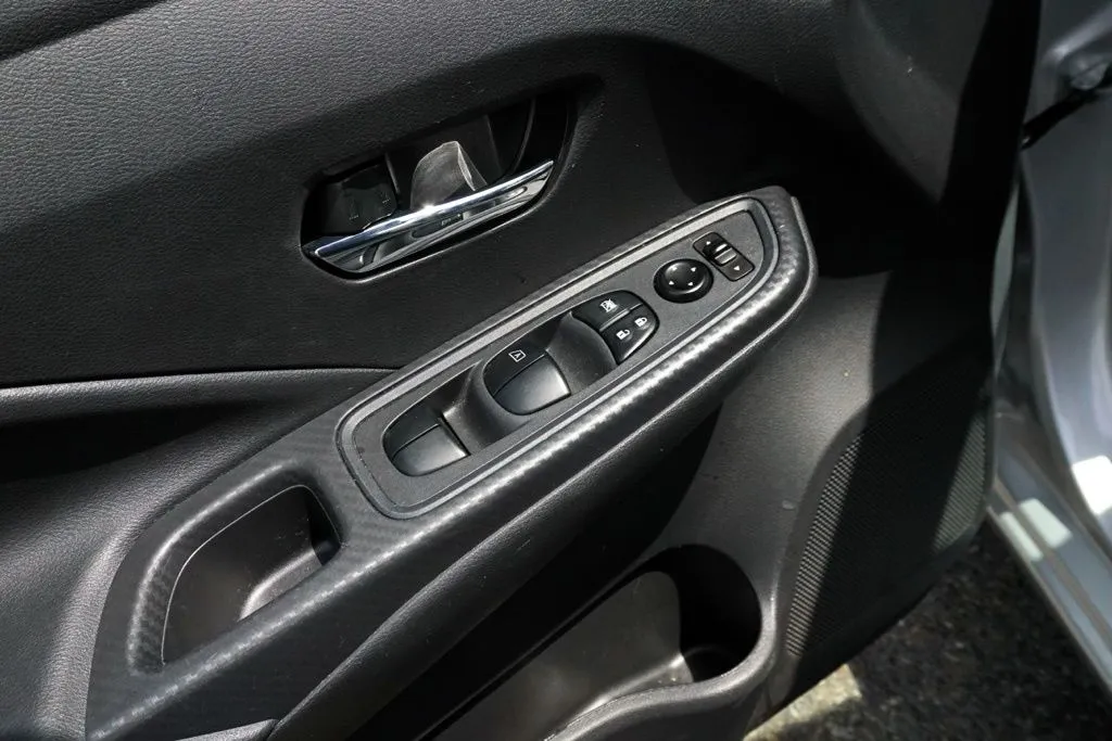 Nissan Versa photo 12