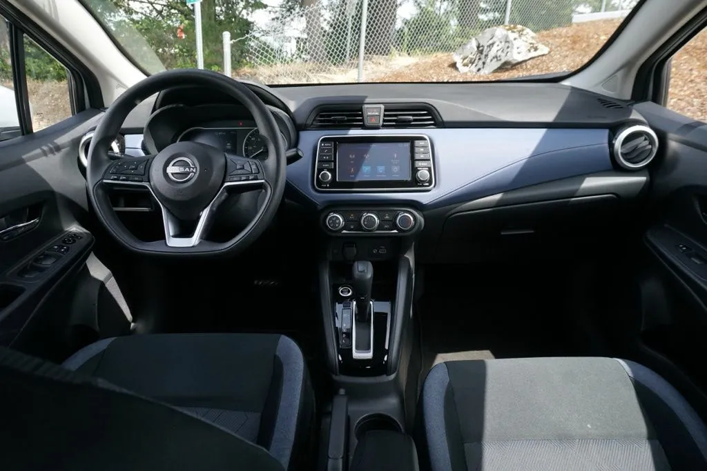 Nissan Versa photo 15