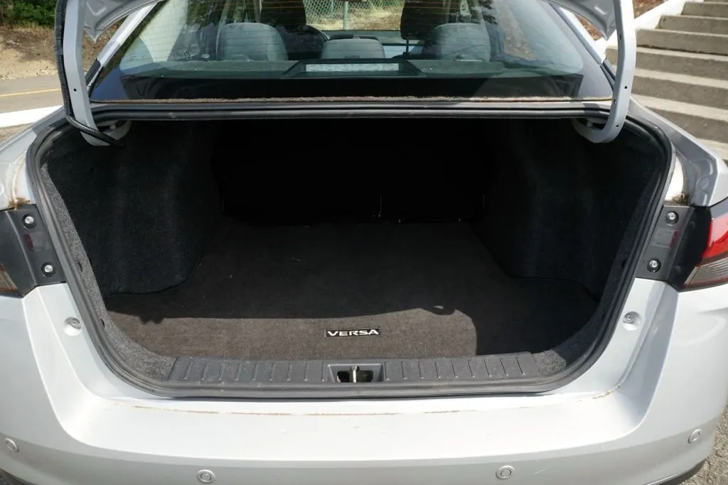 Nissan Versa photo 18
