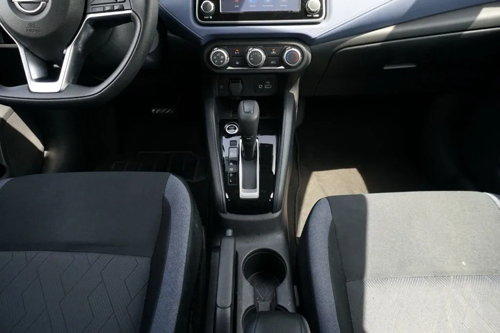 Nissan Versa photo 14